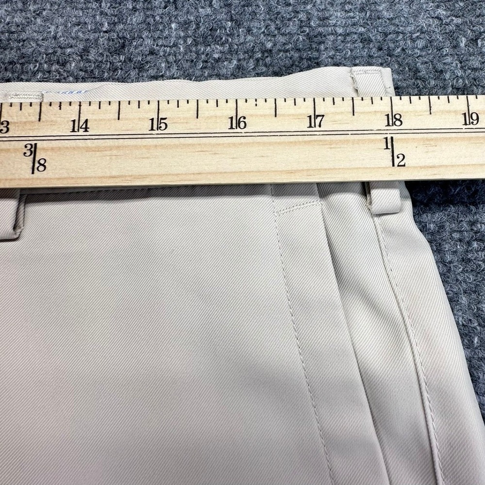 Peter Millar Men's Performance Shorts Khaki Size 35 Golf Casual Summer Wear - Picture 4 of 10